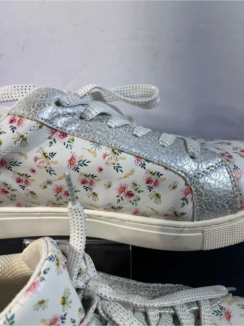 Hey Girl by Corkys 10 White Floral Lace-Up Sneakers with Silver Star Accent